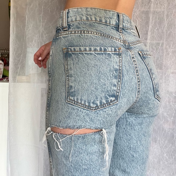 Revice bedazzling cross jeans steaight leg with butt rip - Picture 7 of 10